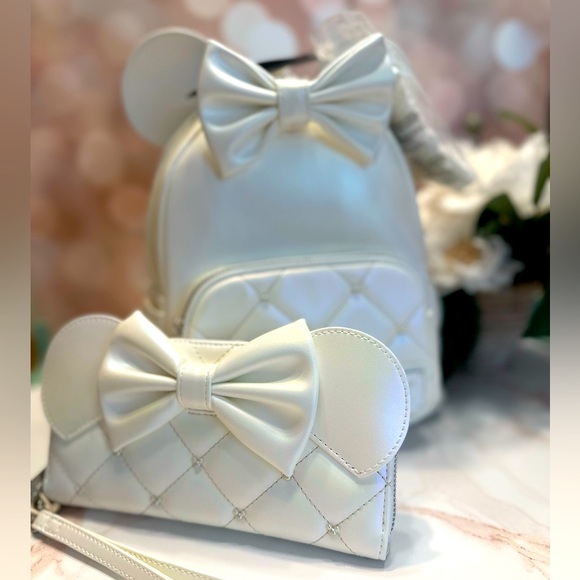 NWT! Wedding Loungefly Minnie Mouse Iridescent Pearl Backpack and Wallet Combo - Picture 5 of 14